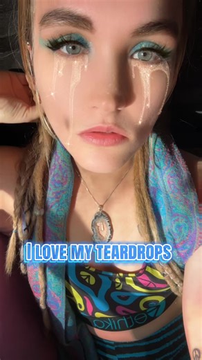 Feeling blue • • • #blue #crystalized #cry #makeup #fyp