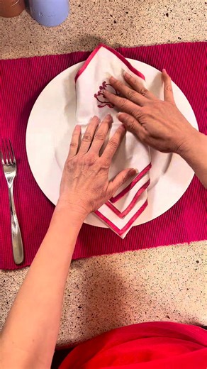 Perfect table setting - classy folded napkin. #tablesetting #tablescape #napkinfolding #elegantdining #classynapkin #dinnerparty #diningtable | Natalie and Connie
