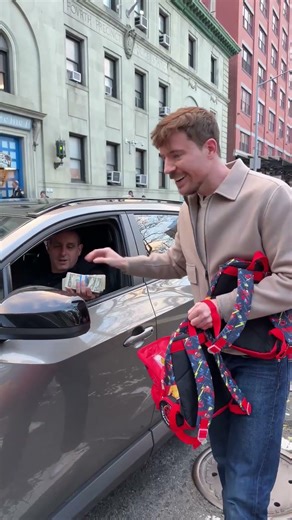 Survive 30 Days Trapped In The Sky, Win $250,00019 lakh #mrbeast #mrbeastshorts #comedy