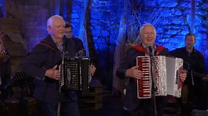 🎁🎄 Forget the predictable presents, share the warmth of live Irish country folk music from Foster & Allen in the Grand Opera House, Belfast on Monday 19th January. 🎟️🎅 Go to the BOOK NOW button to purchase. | David Hull Promotions