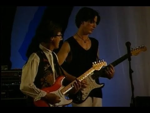 HANK MARVIN, BEN MARVIN LIVE "The Rise and Fall of Flingel Bunt" Son Ben in duet with his dad.