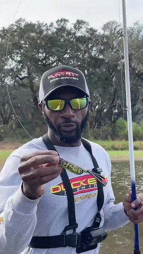 Frog 🐸 Got SMASHED🤯🎣 Rod: Duckett Fishing medium heavy crankin’ Jacob Wheeler signature series. Line: power pro braid. Lure: 6th Sense Fishing Vega frog. Use code “BFV10” save 💰💰🤑 on Duckett rods and reels🔥‼️ Use Code “BFV” save 💰💰🤑 on the best baits from @6thsensefishing 🔥‼️ Code: “BFV” save 💰💰🤑 on fire polarized sun glasses‼️ Waterland #largemouthnation #bassfishingislife #bankfishing #largemouthbassfishing #pondfishing #bassfishing #tightlines #largemouthbassin #fishing #fishing
