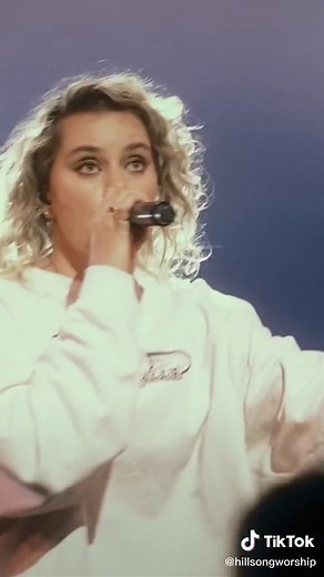 Pour your spirit out! #hillsongworship #freshwind #hillsong #jesus #worship #christian #inspirational #fyp