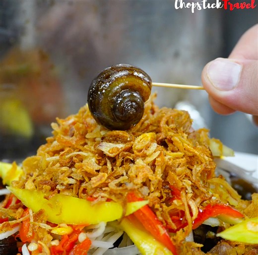 16K views · 637 reactions | First Time Trying SPICY SNAILS in Vietnam!  Add this snail paradise to your Vietnam visit... Con Market, Danang | Chopstick Travel | Facebook