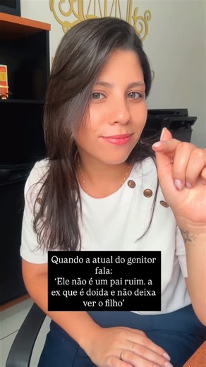 COLUSSI & RODRIGUES ADVOCACIA on Instagram: "“Ele não é um pai ruim. A ex que é louca.” Clássico discurso de quem nunca leu um processo. Alienação parental é coisa séria e não se resolve com narrativa pronta ou julgamento raso. Se apura com fatos, provas e decisão judicial. ⚖️ Informação também protege crianças. #DireitoDeFamília #AlienaçãoParental #Guarda #Pensão #AdvocaciaFamiliar Mães Pais Justiça Fórum VidaReal AdvogadaNaPrática ReelsJurídico InstagramJurídico DireitoComHumor"