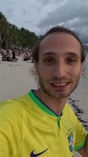 I randomly met THIS YouTuber in Borocay 🇵🇭 #philippines #shorts