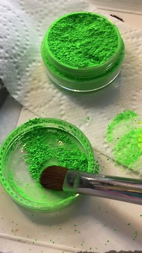 Vibrant Neon Green Eyeshadow Tutorial