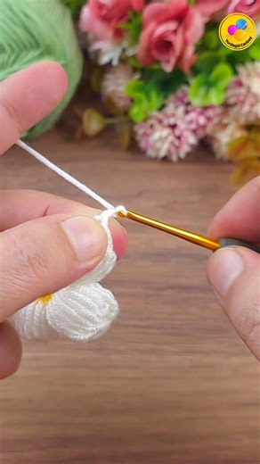 Yurdagül Canbey on Instagram: "Gorgeous 👌💯 Super Easy Crochet I made a very easy crochet flower with leaves #tunisıan #crochet #fblifestyle"