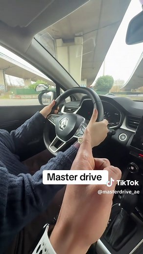 Apprendre à conduire : position des mains sur le volant