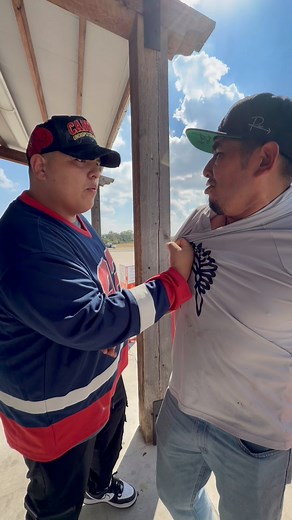 2M views · 48K reactions | Tomano de la granja Oficial Me agarraste solo, montonero  | Lagunero presenta | Facebook