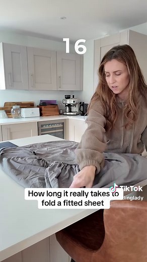 How to Properly Fold a Fitted Sheet