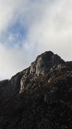 George Trev-el-ee-un on Instagram: "How to get a bus to the mountains… If you don’t have a car and want to see more of the UK this is how you can do it in North Wales. Ad You don’t need a car to access nature in the UK and this is the exact route I took. Transport for Wales have partnered with a range of operators in North Wales so you can Tap On and Tap Off different buses all day and your fares will automatically be calculated and capped. Get a Train to Betws y Coed Hop on the Sherpa’r Wyddfa 