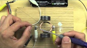 Compara el motor de una secadora de cabello con el motor que tú puedes construir