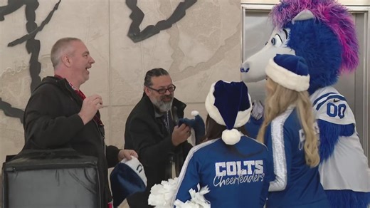 Colts mascot, cheerleaders surprise Indianapolis airport staff with Santa hats