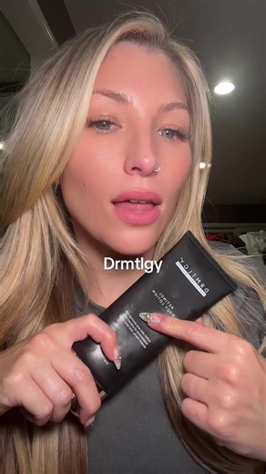 I refuse to age gracefully 😂 I will prevent it in every way possible if I could. Using a retinol body lotion by @DRMTLGY is one of my secrets ✨ #antiaging #skincare #womenover40 #skincareroutine #skincare