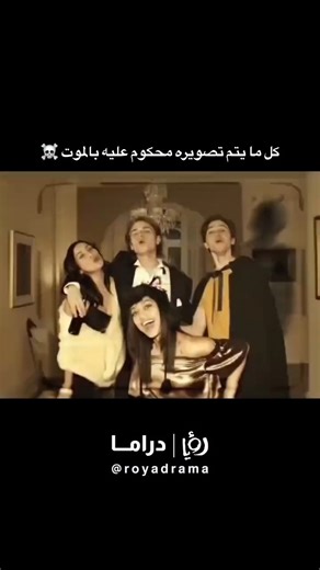ينتمي فيلم Polaroid إلى فئة أفلام الرعب النفسي والغموض، ويدور حول فكرة “اللعنة المرتبطة بالتصوير”، حيث تتحول كاميرا قديمة من مجرد أداة لالتقاط الذكريات إلى وسيلة للموت. تبدأ الأحداث مع بيردي برايس (Bird Fitcher)، فتاة خجولة وانطوائية تعمل في متجر للتحف القديمة. تعاني بيردي من ماضٍ مؤلم وتعيش حياة هادئة نسبيًا، بعيدة عن الأضواء والعلاقات الاجتماعية المعقدة. خلال عملها، تعثر على كاميرا بولارويد قديمة داخل صندوق مهمل، تبدو مختلفة عن أي كاميرا أخرى، ولا تحمل أي اسم واضح لمالكها. بدافع الفضول، تلتقط