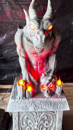Gargoyle #halloween #gargoyles #halloweendecor #creepy #spookyseason #scary #halloweenprops