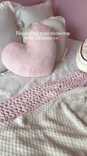 DIY Shoe Decorating Ideas | Pink Princesscore Converse Coquette