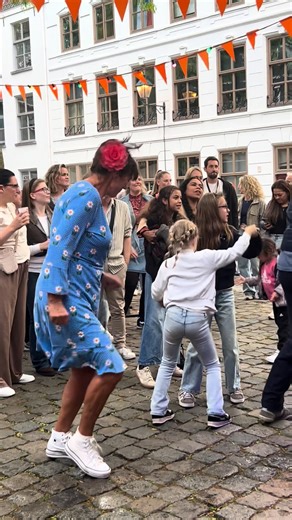 Breda Jazz Festival is in vollge gang! 🎼 Bekijk hier de recap van dag 1 op donderdag 29 mei! In de ochtend een paar buitjes en daarna een hele mooie dag met zelfs nog een zonnetje tussendoor. Ben jij al geweest? Wij hebben weer zin in vandaag! #jazzfestival #jazzbreda #jazz #bredajazzfestival #breda #festival #jazzmuziek | Breda Jazz Festival