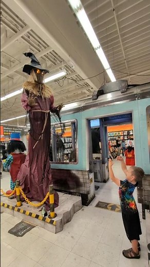 Spirit of Halloween Sinister Straw man