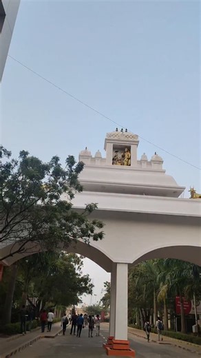 itz gani vlogs on Instagram: "Starting the week right on Monday 🌞😌 #MondayVibes #NewWeek #veltech"