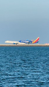 Parallel landing Southwest Airlines Boeing 737-700 & United Airlines Airbus A321-200NX in San Francisco International Airport (SFO) #fbreels2025ツ #fbreelsfypシ゚viralシ #everyonehighlights #starseverywhereシ #fbreelsvideo #Viralシ #fypシ゚ #everyonefollowers #SFO #airplane #aircraft #airport #planespotting #planespotter #aviation #aviationlovers #aviationdaily #boeing #airbus #landing #unitedairlines #southwestairlines | RJ PlaneSpotting