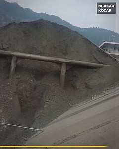 Barge Unloading 3500 tons. Rekaxing sound #barge #reelsfacebook #reelsviralシfb #relaxing #usa #asmr #satisfying #tranding #viralreels | Ngakak KOCAK