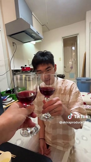 ワイン講座：あきらくんが教える乾杯のマナー