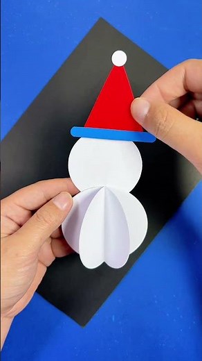 Make cute snowmen with your kids by cutting out round cardstock circles. #ChristmasCrafts