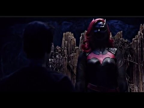 Arrow 7×09 Barry, Oliver and Kara Meet Batwoman| Meeting of Kate Kane