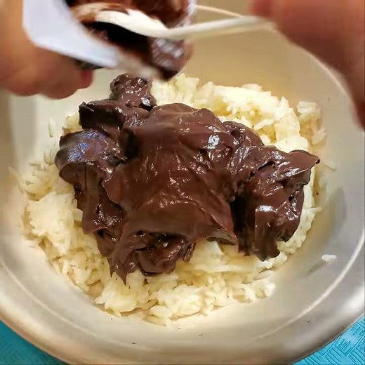 eat Hersheys Cookies & Creme Bars with Chocolate Rice Pudding in Hotdog Bun