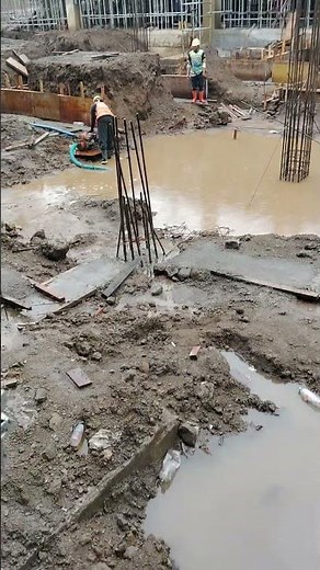 Flooded foundation when trying to pour concrete, Boyolali garment factory project #surveyor #cons...