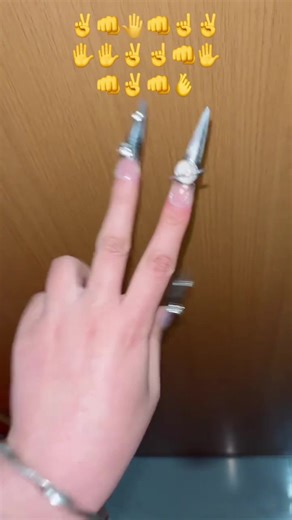 Sparkly Press-On Nail Set for Stylish Nail Art Enthusiasts