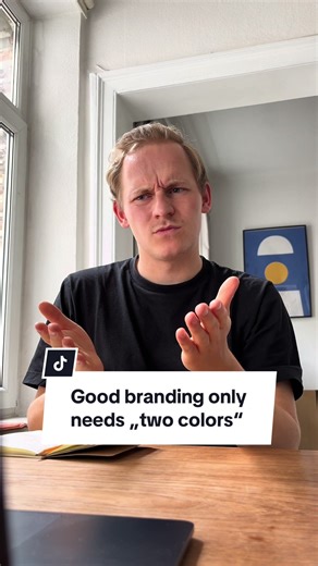 Am I breaking the designer code? 🫢 I don't think so. But this unwritten rule, according to which a brand may use a maximum of two colors, can be broken in my opinion. Because in the end, it's not the rule that counts, but the result. Good branding comes from design that adapts to the contexts in which it lives. Every brand has its own story, its own dynamic and sometimes its own color scheme that needs more than two tones to really express itself. So handcuffing yourself right from the start an