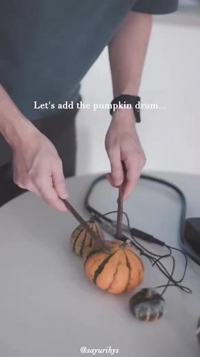 Sayuri Hayashi Egnell experiments with a pumpkin using the Biotron MIDI controller #halloween #midi