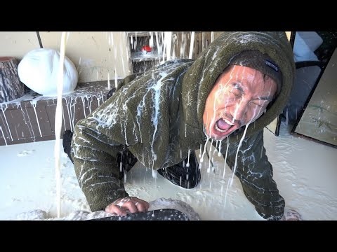 友達の家を2トンの牛乳で水没させてみた【ドッキリ】