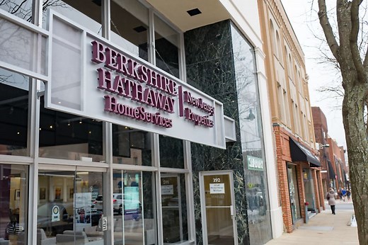 Warren Buffett's Strategies: Transforming Berkshire Hathaway into a Giant