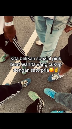 HARGA UNDER RETAILL on Instagram: "cukup yang 1 pria doang –BANTU FOLLOW @rumah.hbox –CARI ADIDAS ORIGINAL MURAH? CEK @rumah.hbox - #adidas #casual #reels #casualoutfit #fyp #slidefoto #instagram #foryoupage #adidasdilette #adidasoriginals #adidasstyle #football #adidasfootball #casualstyle #casualstyle #casualfashion #stoneisland #rumahhbox"