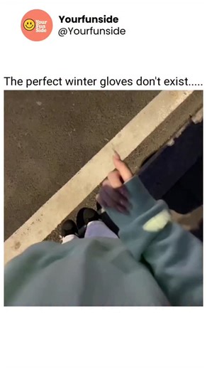 Yourfunside on Instagram: "Comment the word "link" and I'll send you the link to this product 💌✨ These cat paw shaped gloves are pawsitively adorable 🐾✨ Soft, fluffy, and oh-so-cozy — they’ll keep your hands warm while making you look like the cutest cat in town 😻💕 Perfect for winter days, cozy nights, or just living your best cat life — one paw at a time! 🐱🧤"