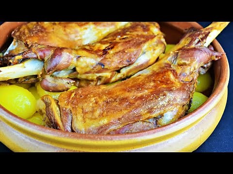 Roast suckling lamb shoulder with potatoes - recipes by Javier Romero - family cooking