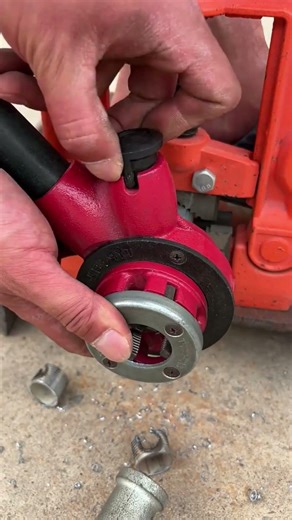Steel pipe threading tools