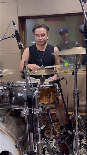 Oncy gitaris Ungu gantikan Rowman main drum 😂😁