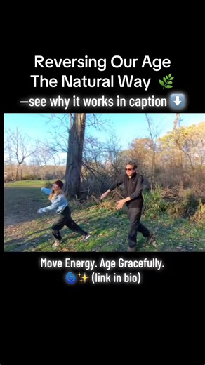 ✨ This move helps detox your waistline, reboot your energy, and quietly rewind your aging clock. Most people think healing takes exhaustive effort… but this one move feels like dancing your way back to life. 💃 🕺🏻 Why it works (science-backed): • Stimulates lymph flow — your body’s built-in detox immune system • Boosts circulation to the waist, liver, and gut, improving metabolic repair • Gentle spirals activate fascial hydration, keeping tissues youthful and springy • Rhythmic movement lowers