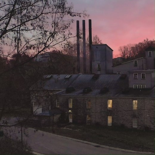 Cozy up with our NEW Treasure Chest Old Fashioned 🥃 Only here for a limited time. Not every cocktail comes with a story. Watch how the inspiration behind the Treasure Chest Old Fashioned came to life: https://youtu.be/pv6TyTJCBMc | Bonefish Grill