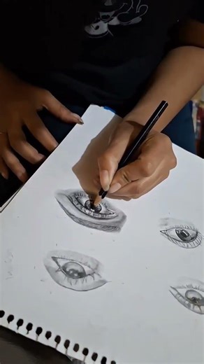 eye sketching 👁️#day1 #skeching #shorts