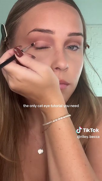 the perfect eye makeup for a night out 🖤 #eyeshadowtutorial #makeuptutorial #makeup #eyeshadow #4upage @Morphe Cosmetics