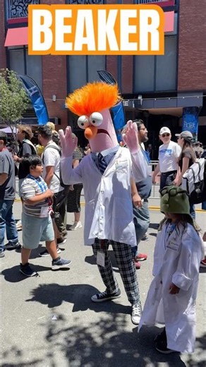 Beaker from The Muppets Day 3 streets Comic-Con San Diego #comiccon #Muppets #Shorts