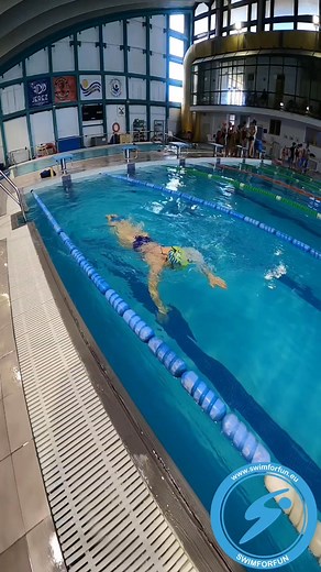 🏊‍♀️ ¿En qué me puede beneficiar nadar a crol sin usar las piernas? Atentos a este ejercicio 👀 Simple, pero con muchos beneficios 🩵 🤔 ¿Se te ocurren más bondades de este drill después de ver el vídeo? 🫡 Os leo 📖 #SwimForFun #natacion #clasesdenatacion #natacionenespañol #swimming #tecnica #crol #natacionenaguasabiertas | Swim For Fun