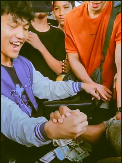 61kg Vs 61kg #armwrestlingmyanmar #klkarmwrestling2024 #60kgtop1 #armwrestling #armwrestler #toproll #hook