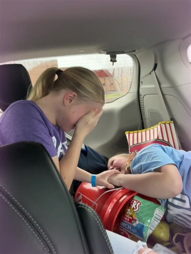 Awweee little demon hunter kidsss @Emalyn @lilly⚪️ #cuties #fypシ #viral #likethisup #blowthisup